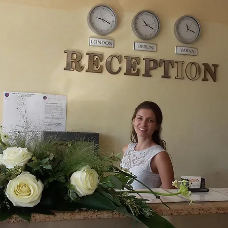 阿达莫酒店 酒店 瓦爾納