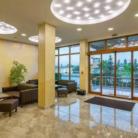 阿达莫酒店 瓦爾納