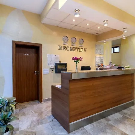 阿达莫酒店 3* 瓦爾納