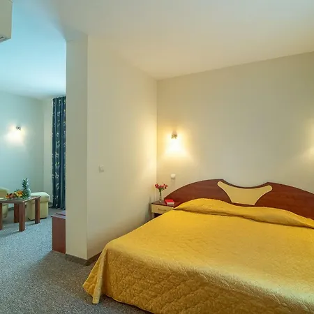 阿达莫酒店 瓦爾納