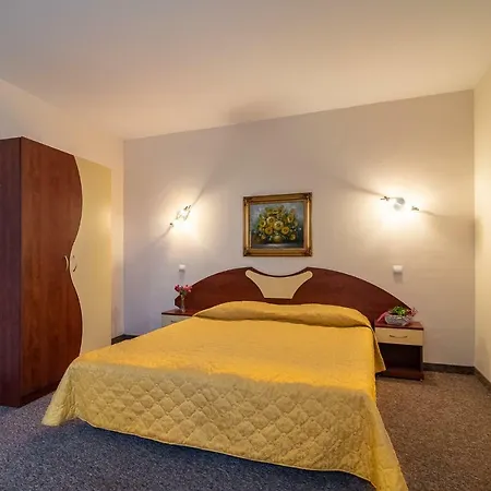 阿达莫酒店 3* 瓦爾納