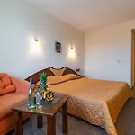 Adamo Hotel 3*
